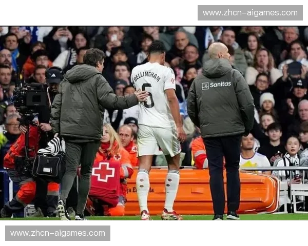 贝林厄姆大腿受伤缺阵四周：皇马中场缺席欧冠，英超引援策略受关注